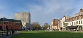 Avenue du peuple belge ancien port vu vers l'aval