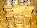 Chapiteaux gothiques côté est.