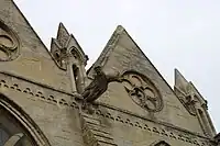 Détail d'une double gargouille.