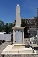 Le monument aux morts dans le cimetière (août 2011)