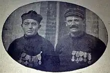 Deux photos de Louis Le Cam alors qu'il était recteur (entre 1929 et 1937) et gardien de phare (entre 1933 et 1937) à Houat.