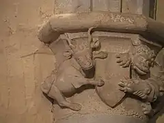 Photographie en couleurs d'une sculpture représentant une vache.