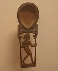 Cuiller à fard figurant une luthisteCollection Salt 1826