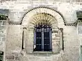Fenêtre au nord du 1er étage du clocher.