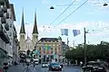 Les drapeaux lucernois pendus au-dessus du ‘’Schweizerhofquai’’ à Lucerne.