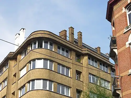 Détail de l'angle aux derniers étages