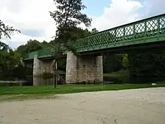 Le pont métallique du XIXe siècle en 2011.
