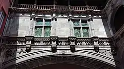 Bernuy : fenêtres sur cour