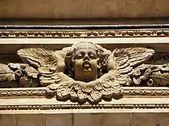 Angelot du linteau de la fenêtre de façade.