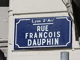 Voir la plaque.