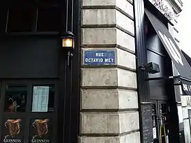 Voir la plaque.