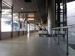 Hall d'attente des bus.