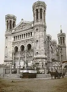 photo couleur de bâtiment