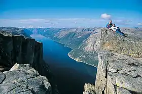 Vue du Lysefjord depuis le bord du Kjerag.