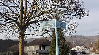 Mât de cocher encore en place à Authou.