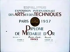 Diplôme de la médaille d'or reçu par la Société Tapis France Orient de Marseille dirigée par Zareh Tchouhadjian.