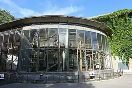 Loges extérieures de la Nouvelle singerie de la Ménagerie du Jardin des plantes de Paris.