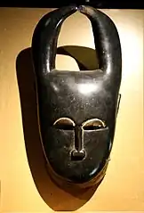 Masque à cornes des Baoulés. H. 37 cm. Bois. Côte d'Ivoire. 1850-1950