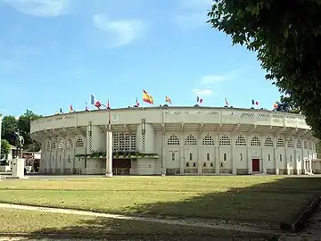 Les arènes en blanc jusqu'en 2006