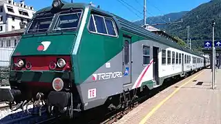 Voiture-pilote en livrée Trenord.