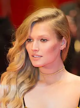 Toni Garrn (2013 - 2014)