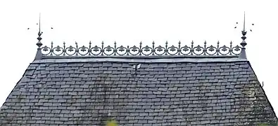 Faîtage du château de Magnat en 2018.