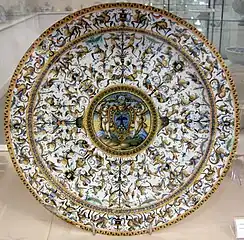 Plat avec blason d’un vétérinaire d’Urbino, XVIe siècle.
