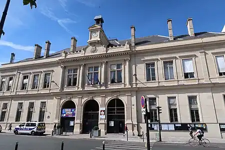 La mairie du 6e arrondissement, construite dans les années 1840.