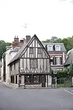 Maisons à pans de bois située au 16 rue de Lisieux.