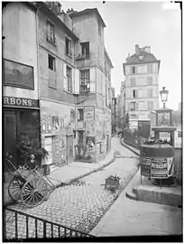 La rue des Ursins vers le quai aux Fleurs, par Eugène Atget.