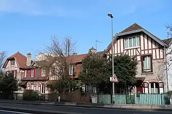 Maisons de style néo-normand à Suresnes dans les Hauts-de-Seine.