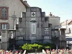 Le monument aux morts à Maizy.