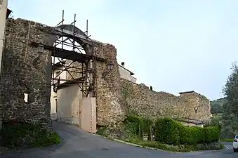 La Porta Fiorentina et la tour nord-est.