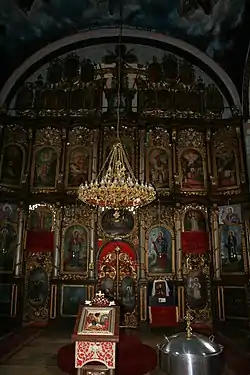 L'iconostase de l'église Saint-Georges de Manđelos.