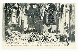 Intérieur et autel détruits.