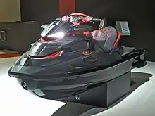 Photo d'un jet-ski noir.