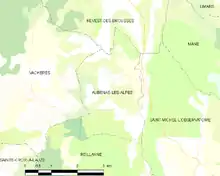 Carte élémentaire montrant les limites de la commune, les communes voisines, les zones de végétation et les routes
