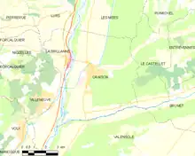 Carte élémentaire montrant les limites de la commune, les communes voisines, les zones de végétation et les routes