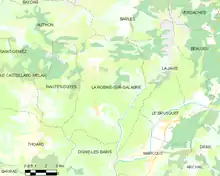 Carte élémentaire montrant les limites de la commune, les communes voisines, les zones de végétation et les routes