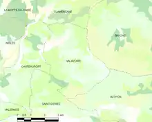 Carte élémentaire montrant les limites de la commune, les communes voisines, les zones de végétation et les routes