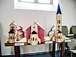 Maquettes de l'évolution de l'église.
