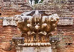 Chapiteau corinthien.