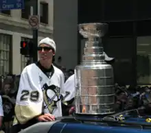 Photographie de Fleury avec la Coupe Stanley