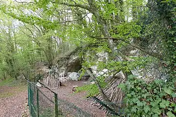 Les grottes du maquis.