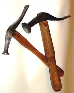 Marteaux de tailles différentes.