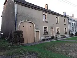 Maison à Martué avec son usoir.