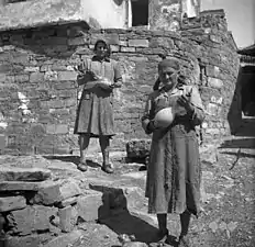 Fabrication du beurre, Puče (en), mai 1950