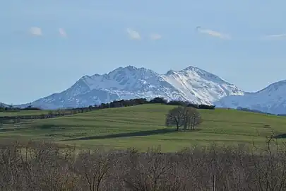 Le massif de Tabe vu depuis Verniolle.