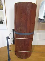 Une partie d'un des trois mats du voilier Gabès.