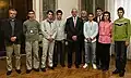 Le président serbe Boris Tadić et ministre de l'Éducation Žarko Obradović avec des étudiants du Mathematical Gymnasium de Belgrade.
